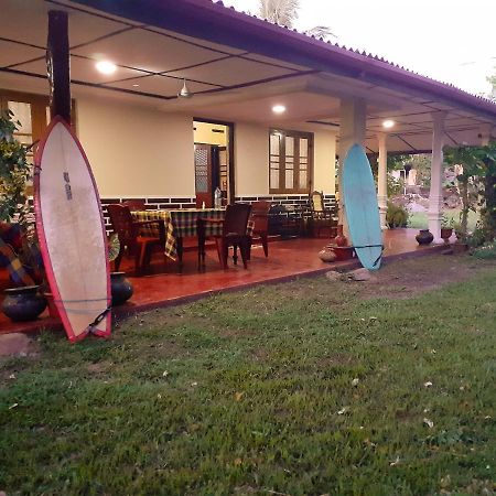 Dreams Garden Surf Lodge Midigama Timur Bagian luar foto