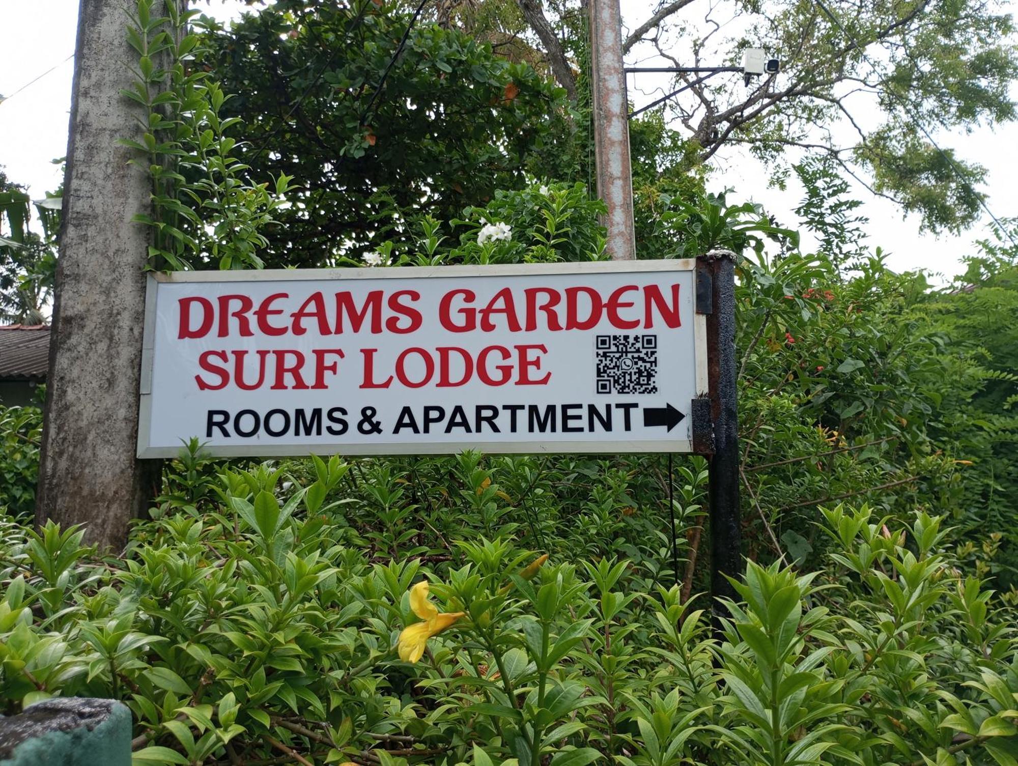 Dreams Garden Surf Lodge Midigama Timur Bagian luar foto