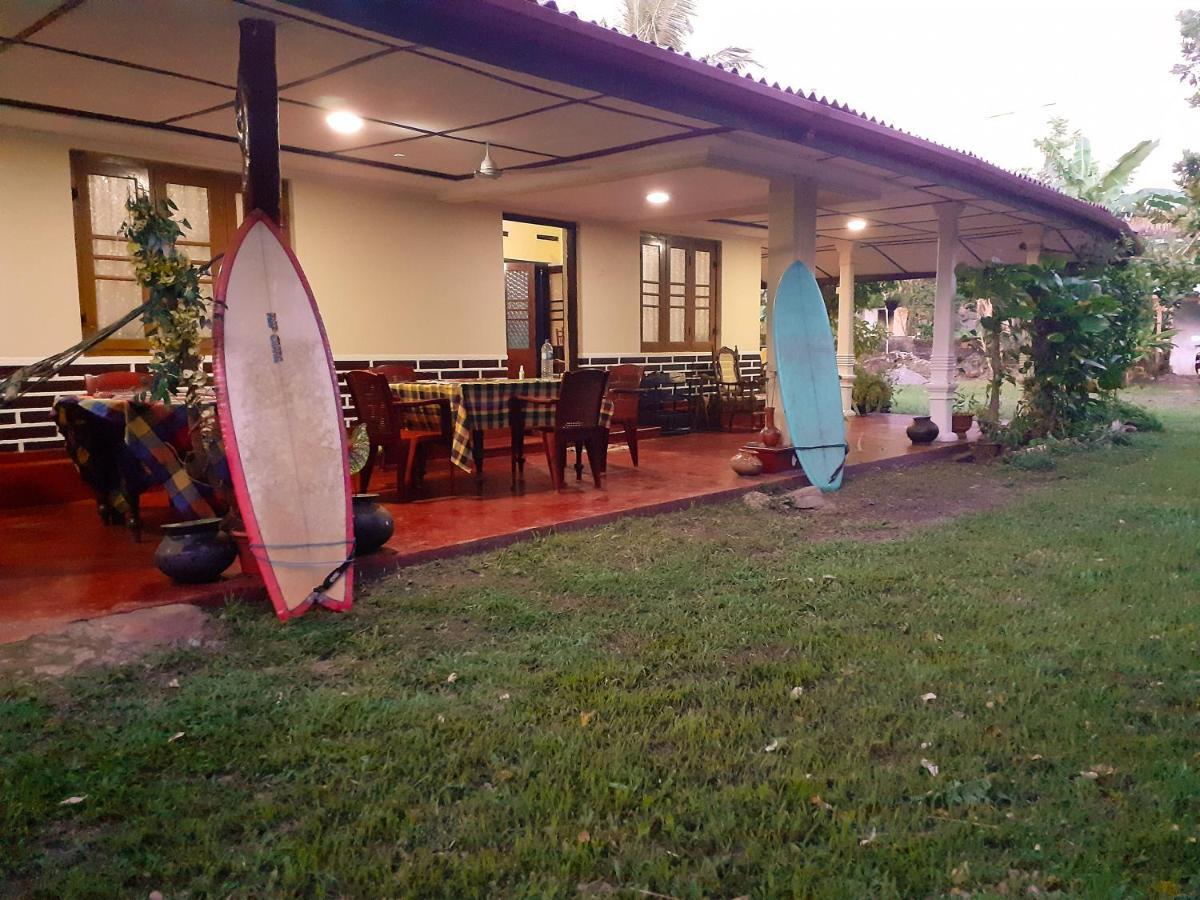 Dreams Garden Surf Lodge Midigama Timur Bagian luar foto